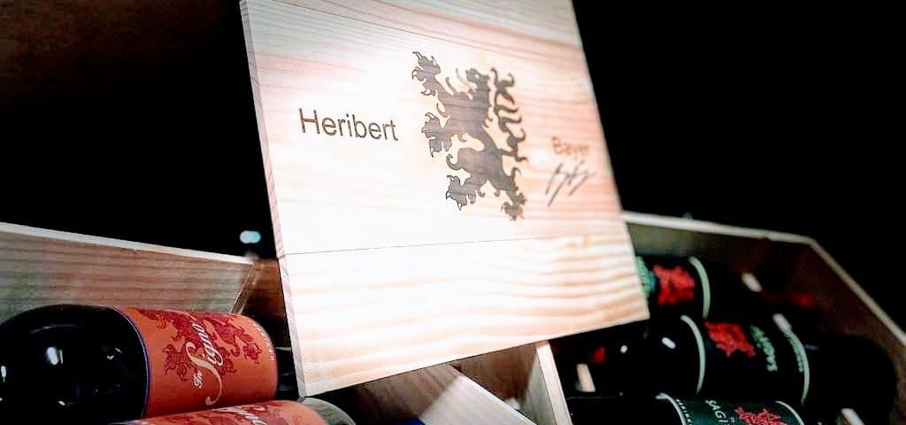 Holzkiste und In Signo Leonis sowie In Signo Sagittarii